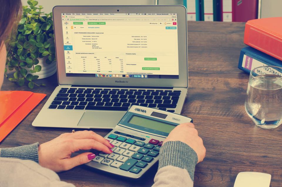 Solvencia económica y técnica: qué te piden y cómo acreditarla